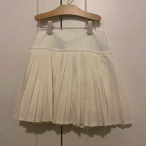 Aerie white pleated skirt in size xs